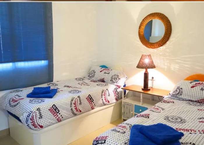 с видом на море и бассейном , 600 м от пляжа Apartman *