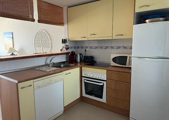 Apartman с видом на море и бассейном , 600 м от пляжа