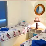 с видом на море и бассейном , 600 м от пляжа Apartman *